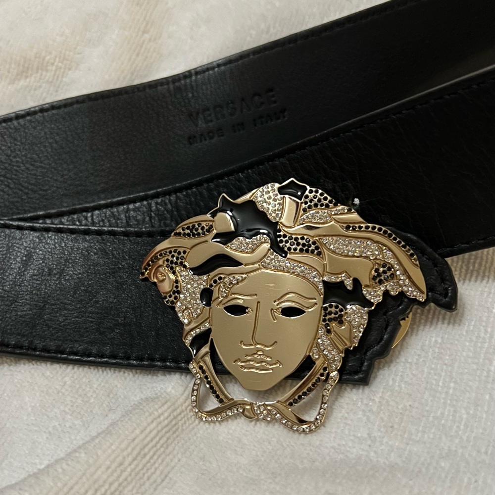 Pre-own Versace black belt size 85/34